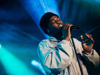 Songfestivalkoorts stijgt: Speculaties over ‘À Bientôt’, Bisous' blijven groeien