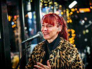 Wende ontroert Wijnand, zijn oma en iedereen thuis met optreden in het Glazen Huis