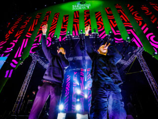 Sticks brengt Rico mee het podium op bij 3FM Serious Request