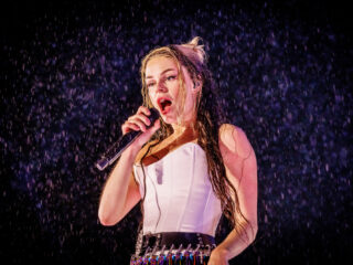 Davina Michelle laat het dak eraf gaan in Zwolle