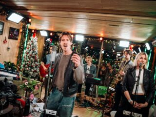 Son Mieux brengt bijzondere intieme set naar het Glazen Huis