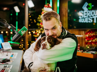 Actievoerder Shaili (9) haalt Alfie Het Glazen Huis in