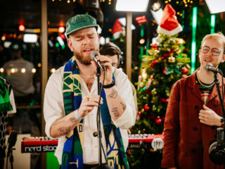 Hiigo speelt met 'Bang Om Alleen Te Zijn' een thuiswedstrijd tijdens 3FM Serious Request