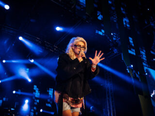 Bente laat weer zien dat ze een geweldige zangeres is tijdens haar optreden in Paard