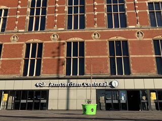 3FM-dj Yoeri Leeflang rent voor politie, hoe lang blijft illegale boom staan?