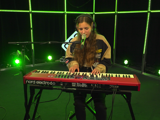 Anique met 'There With You' in de 3FM Live Box