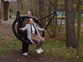 Annemara (21) heeft nog dagelijks profijt van bijzondere band met begeleider Het Vergeten Kind