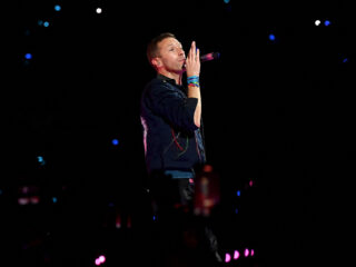 Zo emotioneel zag je Chris Martin nog niet eerder