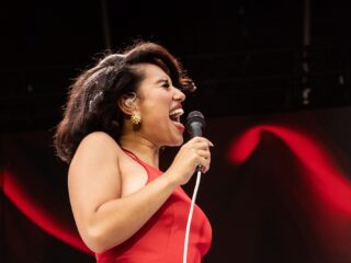 Gouden duo Mark Ronson en RAYE leveren ‘Suzanne’ – instant 3FM Megahit