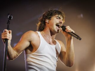 Benson Boone is een koning in covers van Adele, Billie Eilish, Harry Styles en meer