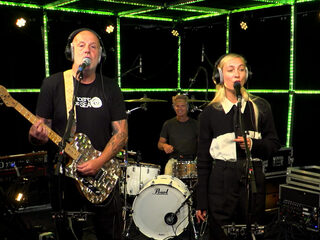 S10 en BLØF met 3FM Megahit 'Laat Me Los' in de 3FM Live Box