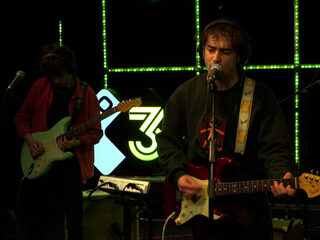 Alfie Templeman covert 'Lose Yourself To Dance' in de 3FM Live Box