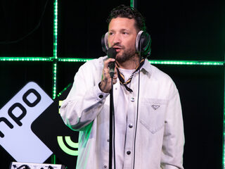 Kraantje Pappie speelt 'Lang Leve The Life' in de 3FM Live Box