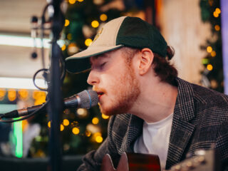 Blair Davie live in het Glazen Huis met 'Happy New Year'