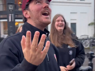 Fans verrassen Cian Ducrot met 'Heaven' uit de domtoren