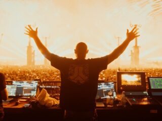 3voor12 presenteert Defqon.1: de magie van de eindshow