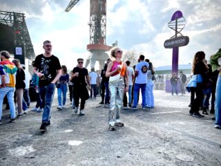 De festivaltrend voor 2023: de glitterbroek