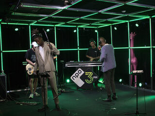 GIAN met nieuw nummer 'Suicide Club' in de 3FM Live Box