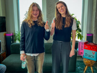 Vera praat met girl in red over koffie, moshpits en Taylor Swift