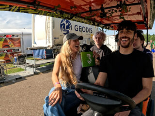 Inhaler op Pinkpop in de golfkar bij Jamie: "Nederlandse publiek is altijd zo goed voor ons"