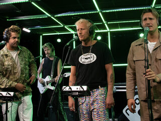 Goldband met radioprimeur 'Ik Haat Je' in de 3FM Live Box