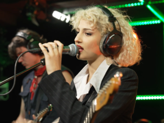 3FM Talent Hiqpy in de 3FM Live Box: indie rock op z'n best met ‘Red Flag Magician’