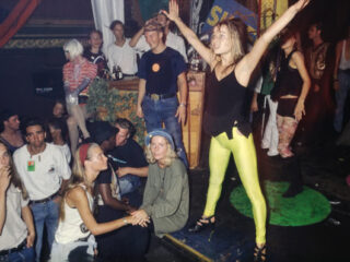 Nieuwe podcast 'Als Muren Konden Praten' over legendarische clubs in Nederland