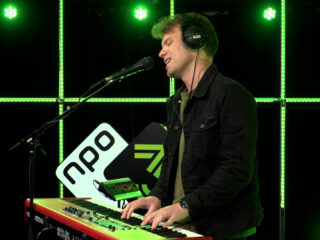 Selwyn speelt zijn allereerste single ‘Suddenly Forever’ in de 3FM Live Box