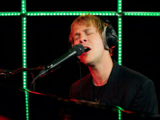Tom Odell in de 3FM Live Box met de gloednieuwe prachtige 'Don't Let Me Go'