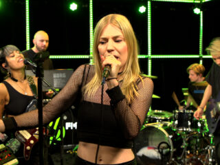 3FM Talent Lov3less viert nieuwe titel met knallend optreden in de Live Box