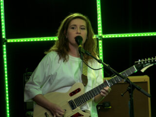 Nederlandstalige poptrio WIES live met ‘Leugenaar II’ en ‘Sigaret’