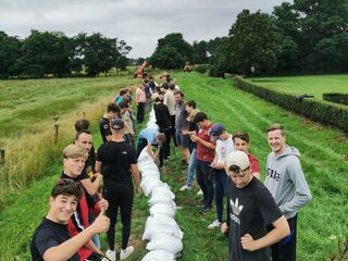 Daan (27) en Jens (32) hielpen bij de watersnood in Limburg