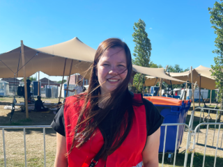 Inge (24) werkt bij aanmeldcentrum Ter Apel: “Het is bizar dat dit in ons land gebeurt”