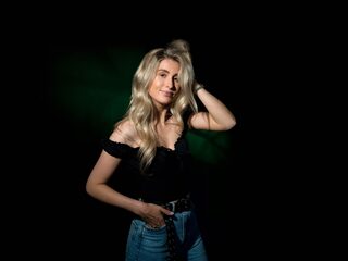 Zo was ons datingleven in de pandemie: coronarelaties en swipen uit verveling