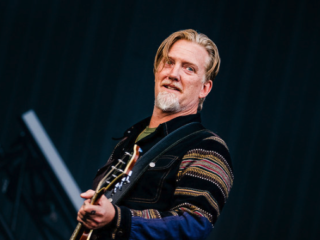 Josh Homme (QOTSA) deelt mening over bands die live hun hits niet spelen