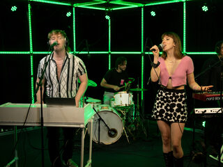 3FM Talent KUZKO speelt 'Home' in de 3FM Live Box