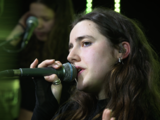 Maryn Charlie in de 3FM Live Box met 'Nine Lives' en 'Welcome To My Brain'