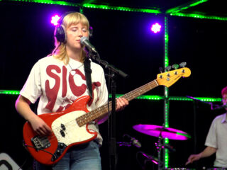 Mood Bored speelt tracks 'Lucky' en 'Vibe Like Edie' in de 3FM Live Box