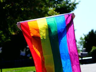 Regenboog-evangelist Johannes geeft voorlichting op Christelijke scholen over seksuele diversiteit