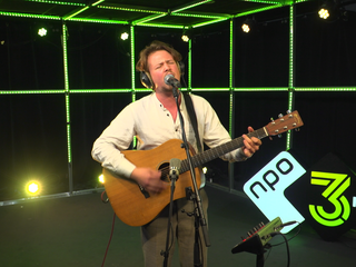 Oliver Pesch speelt 'Shelly' in de 3FM Live Box