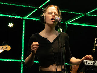 POM speelt 'Kim' en een cover van Lizzo in de 3FM Live Box!