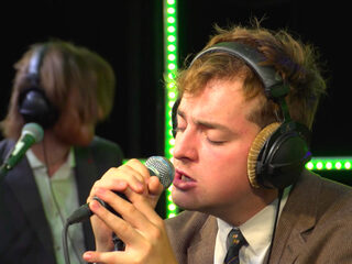 Queen's Pleasure live met 'Empty Occasion' en een cover van Oasis