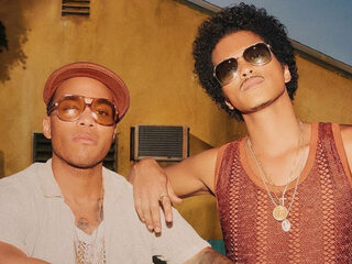 Silk Sonic laat weten dat hun debuutalbum eraan komt