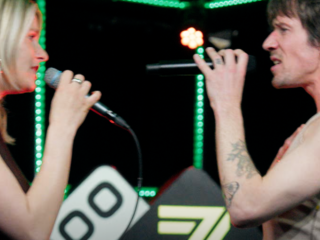 Son Mieux zet een geweldig optreden neer van ‘Dark Before The Dawn’ en ’24 Hours’ in de 3FM Live Box