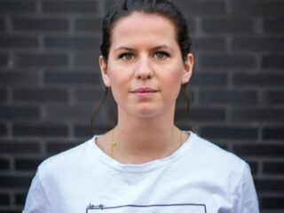 Sportpresentator Sanne van Dongen bij de Lesbische Liga Podcast