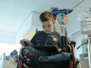 Siem (9) raakte als baby in coma door zijn metabole ziekte