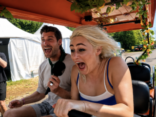 Bente belandt middenin watergevecht tijdens Pinkpop