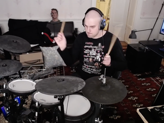 Deze metal drummer verbouwt de ABBA-klassieker en het klinkt verrassend goed