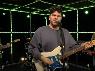 Nick Klyne speelt 'Bullshit' in de 3FM Live Box