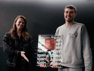 Fred Again.. ontvangt platina plaat voor 'Marea (We've Lost Dancing)'